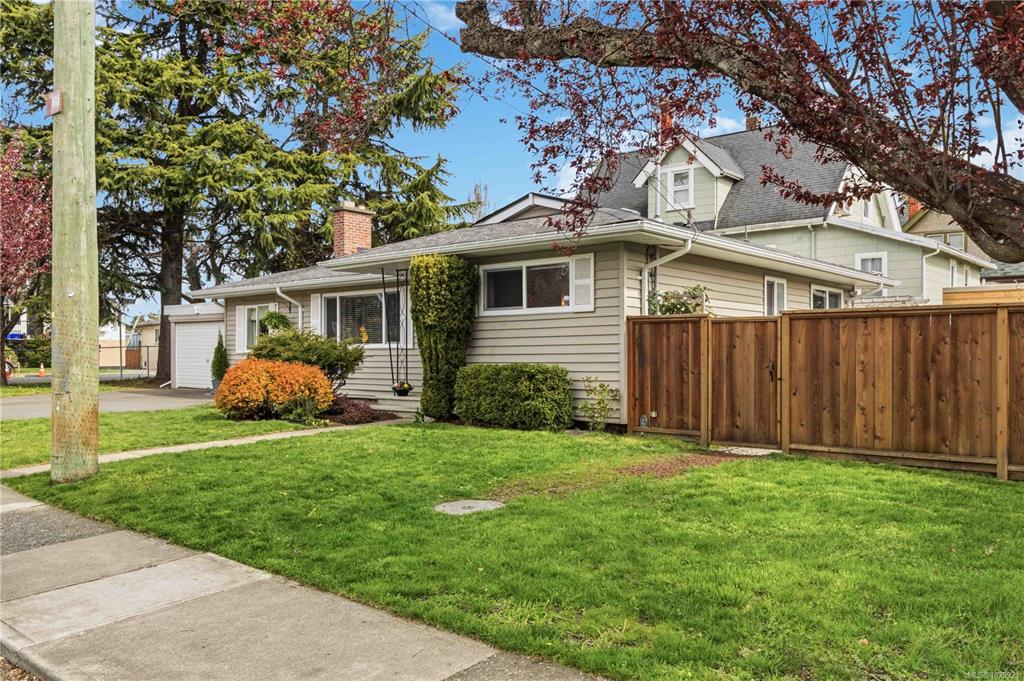 Fourth View of 655 Rothwell St, Victoria, BC, V9A 4E2