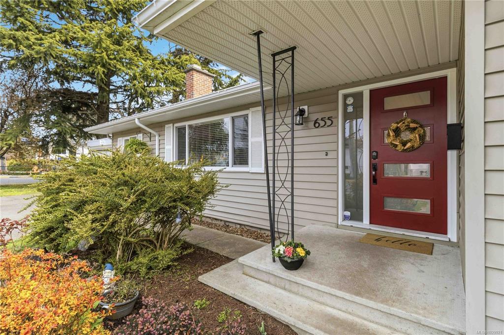 Fifth View of 655 Rothwell St, Victoria, BC, V9A 4E2