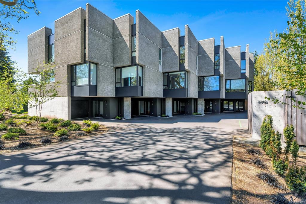 Second View of 2910 Shelbourne St, Pearl Block, Victoria, BC, V8R 4M6