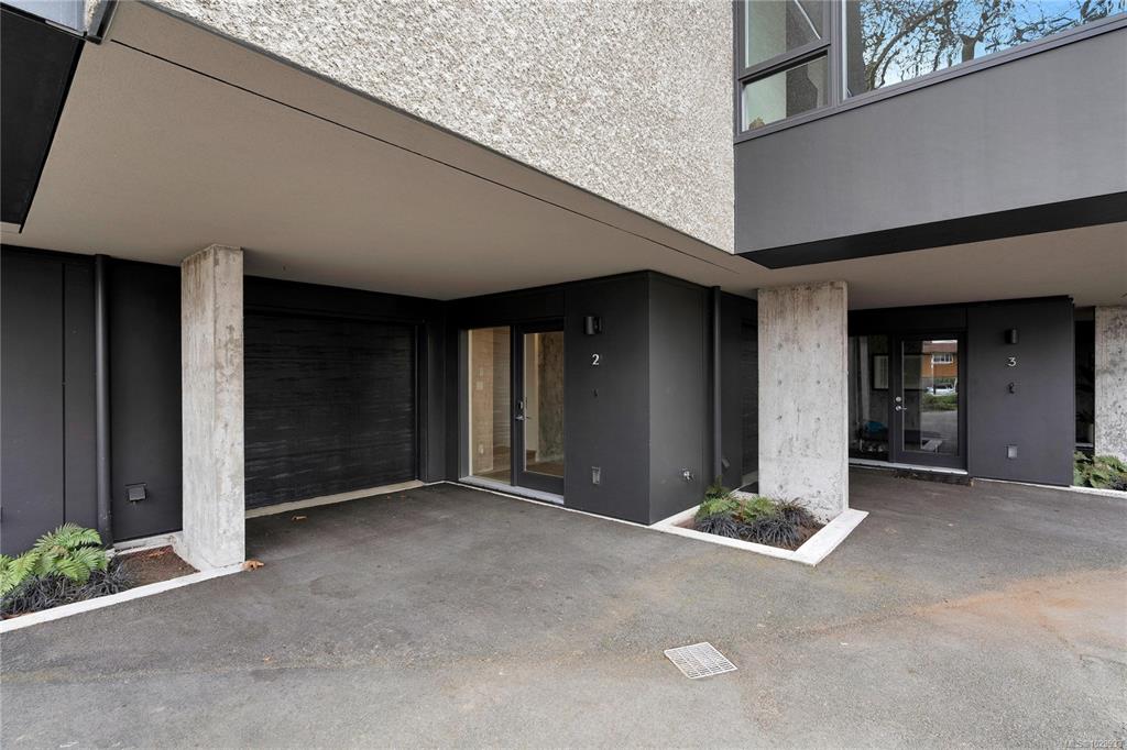 Fifth View of 2910 Shelbourne St, Pearl Block, Victoria, BC, V8R 4M6