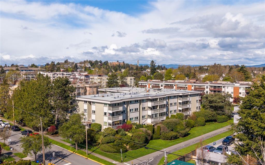 Second View of 1525 Hillside Ave, The Hillshire, Victoria, BC, V8T 2C1