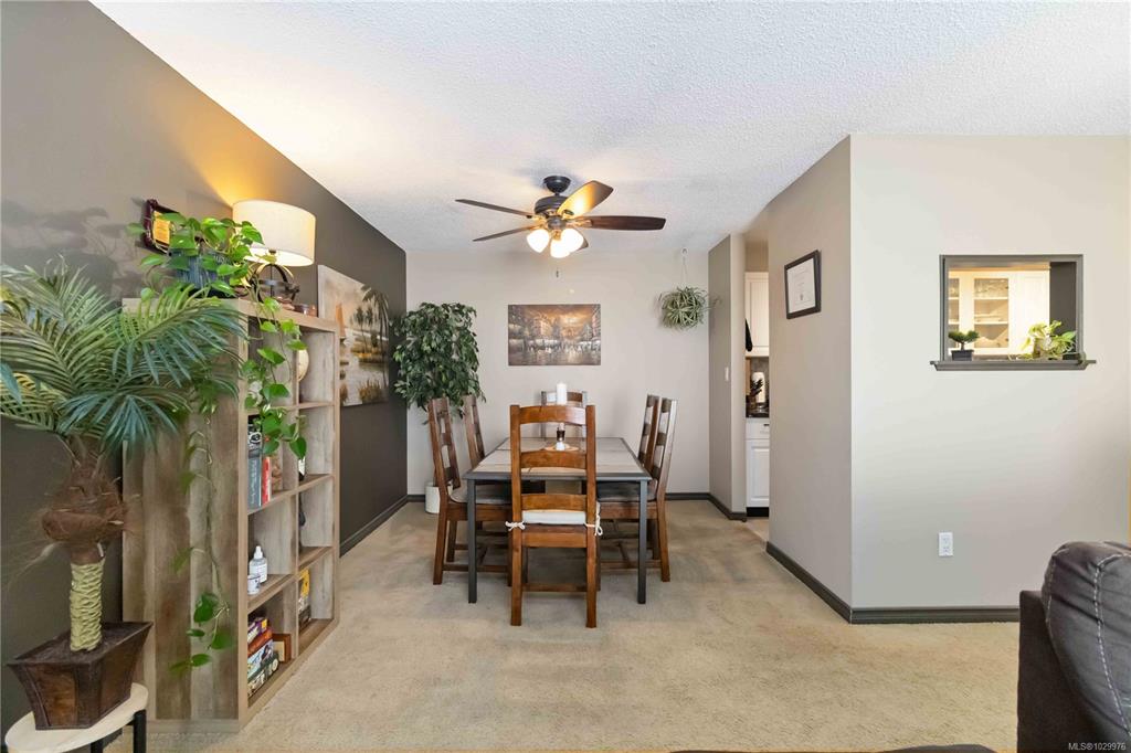 Fifth View of 3255 Glasgow Ave, Saanich, BC, V8X 4S4