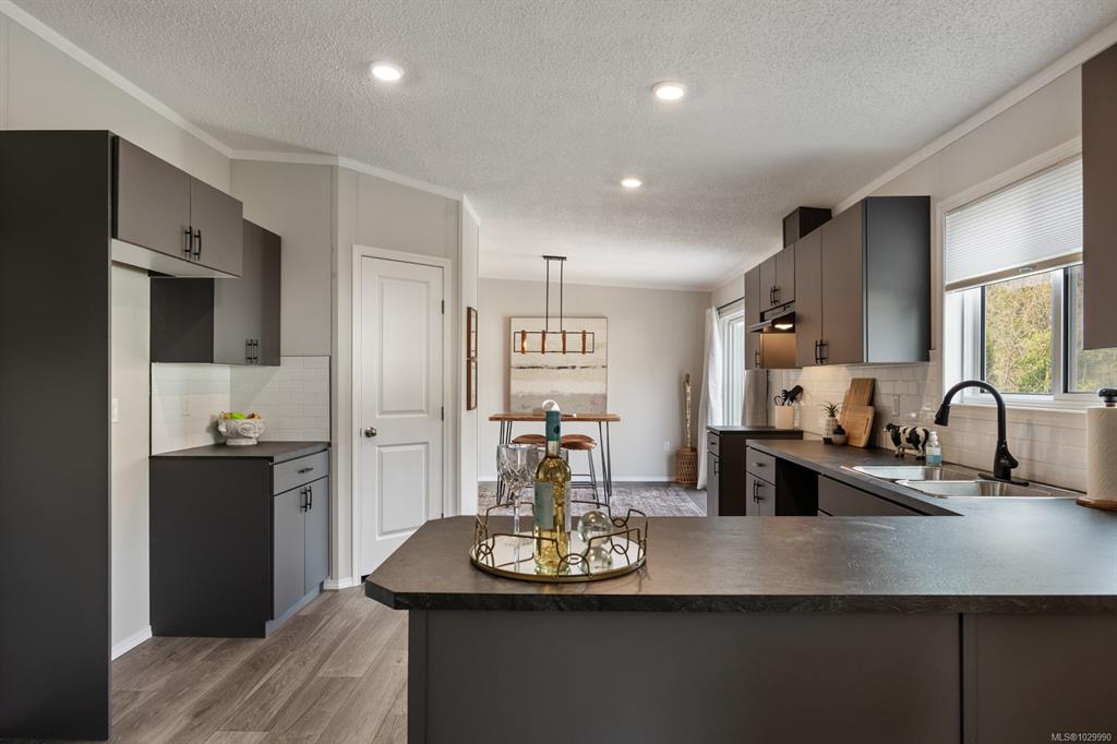 1160 Shellbourne Blvd, 1029990, BC,