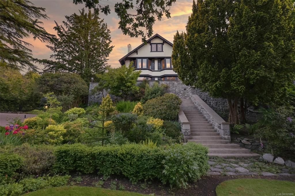 Third View of 1630 York Pl, York Place, Oak Bay, BC, V8R 5X2