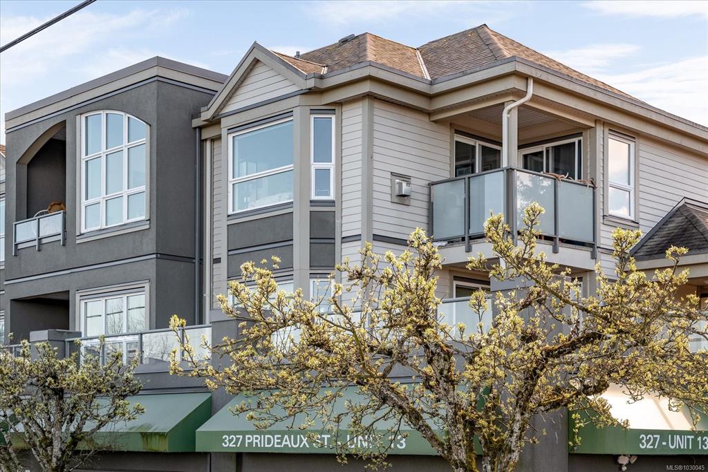 327 Prideaux St, 1030045, BC,