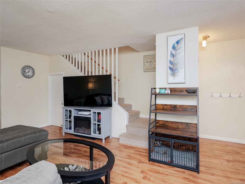 Fifth View of 2035 Melville Dr, Sidney, BC, V0R 1S1