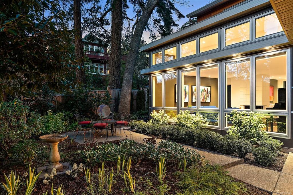 Fifth View of 929 Redfern St, Victoria, BC, V8S 4E7