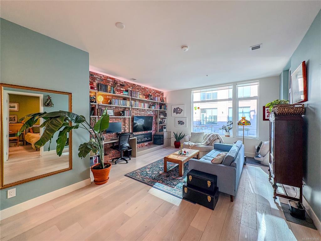 501 Park Pl, 1030143, BC,