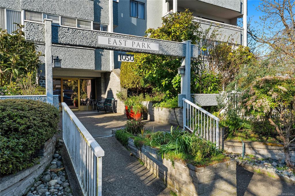 Fourth View of 1050 Park Blvd, East Park, Victoria, BC, V8V 2T4