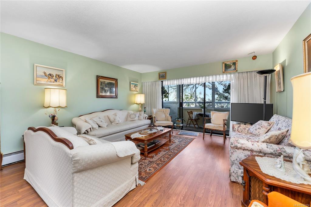 Fifth View of 1050 Park Blvd, East Park, Victoria, BC, V8V 2T4