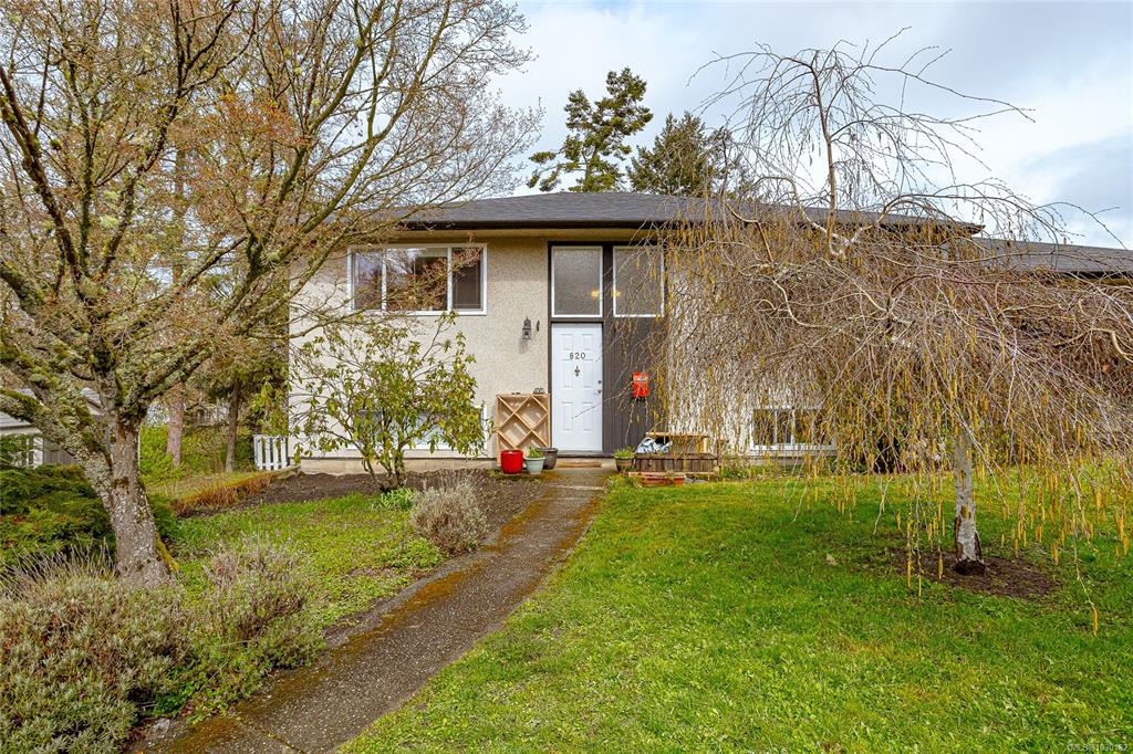 Fourth View of 820 822 Leslie Dr, Saanich, BC, V8X 2Y4