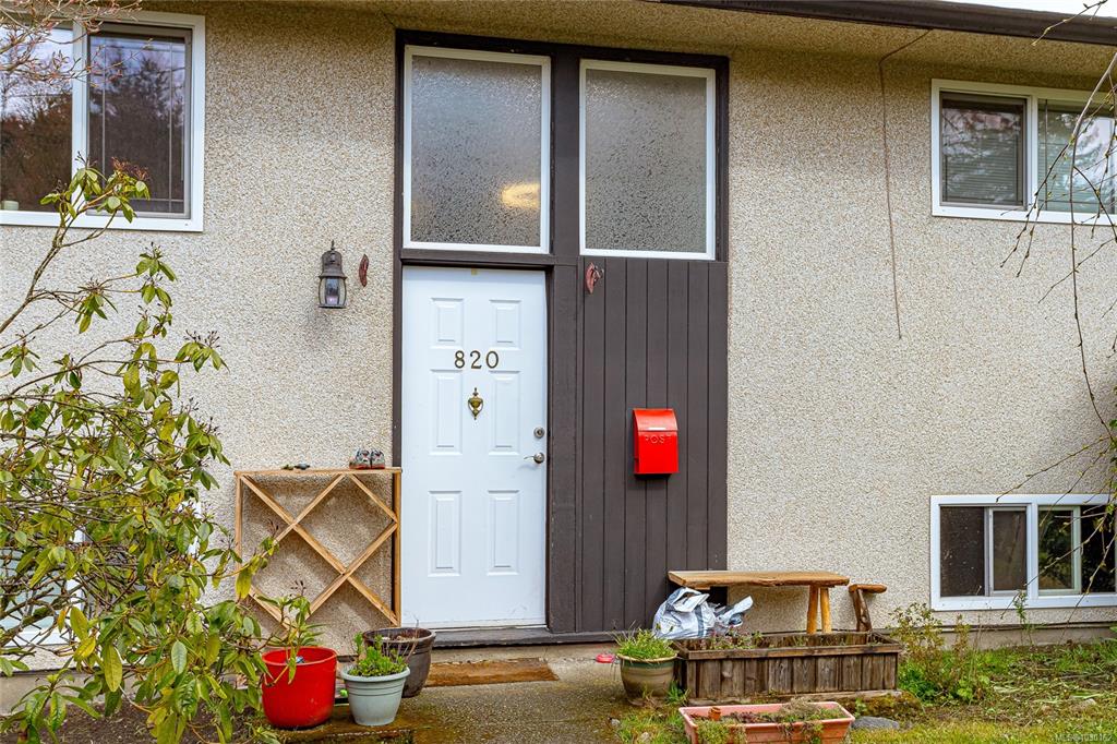 Fifth View of 820 822 Leslie Dr, Saanich, BC, V8X 2Y4