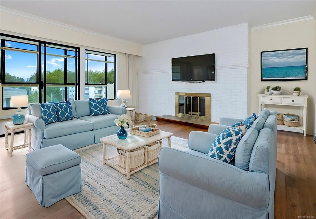 Third View of 420 Linden Ave, Victoria, BC, V8V 4G3