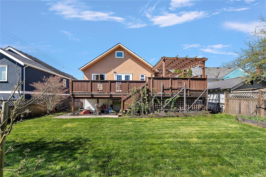 Third View of 2635 Asquith St, Victoria, BC, V8R 3Y4