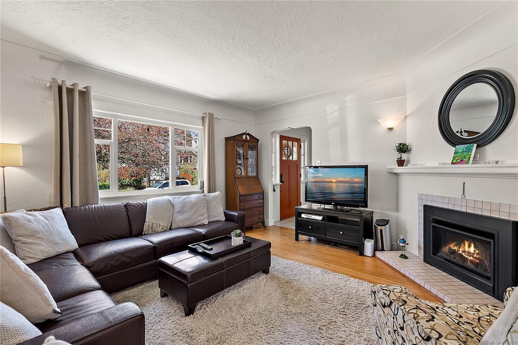 Fourth View of 2635 Asquith St, Victoria, BC, V8R 3Y4