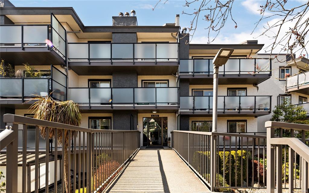 Second View of 1241 Fairfield Rd, WORTHINGTON COURT, Victoria, BC, V8V 3B3