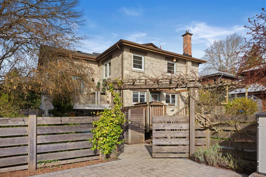 Fourth View of 5165 Cordova Bay Rd, Saanich, BC, V8Y 2K7