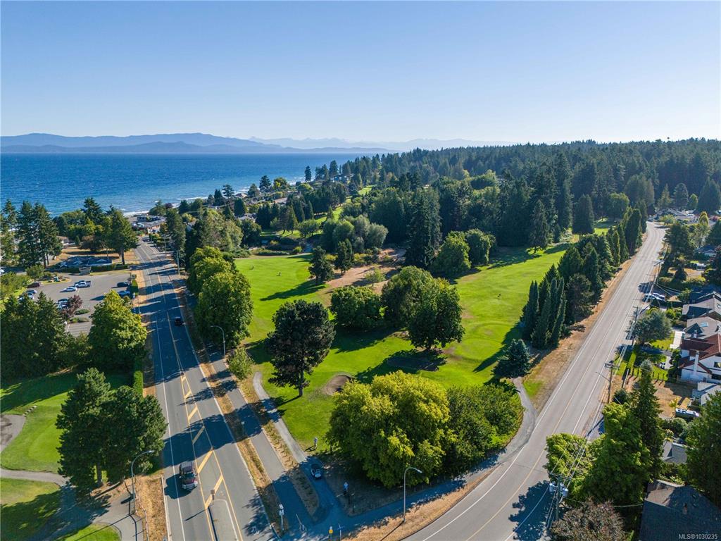 Third View of 158 Crescent Rd E, Qualicum Beach, BC, V9K 1L6