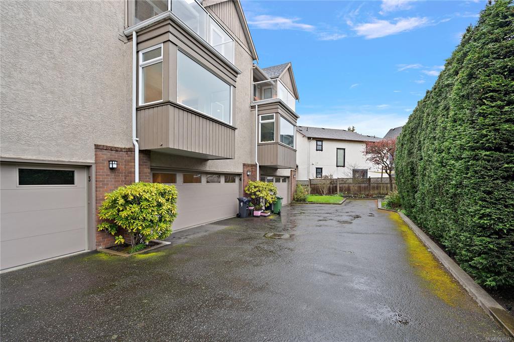 Third View of 108 Dallas Rd, SeaBreak Mews, Victoria, BC, V8V 1A3