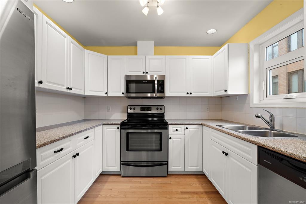 Fifth View of 108 Dallas Rd, SeaBreak Mews, Victoria, BC, V8V 1A3