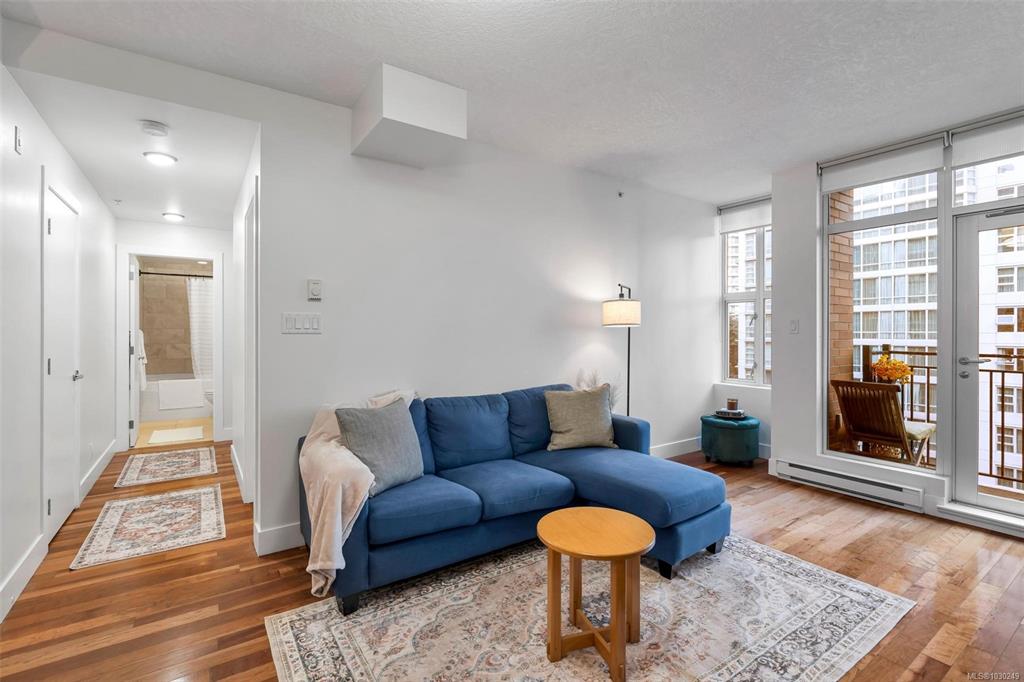 Fifth View of 737 Humboldt St, Victoria, BC, V8W 1B1