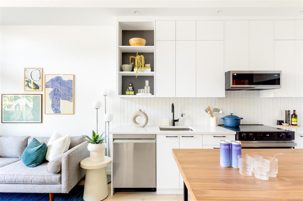 1075 Tillicum Rd, 1030272, BC,