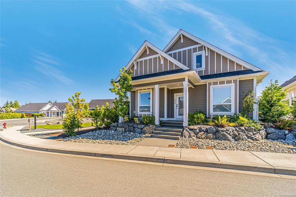 739 Briarwood Dr, 1030284, BC,