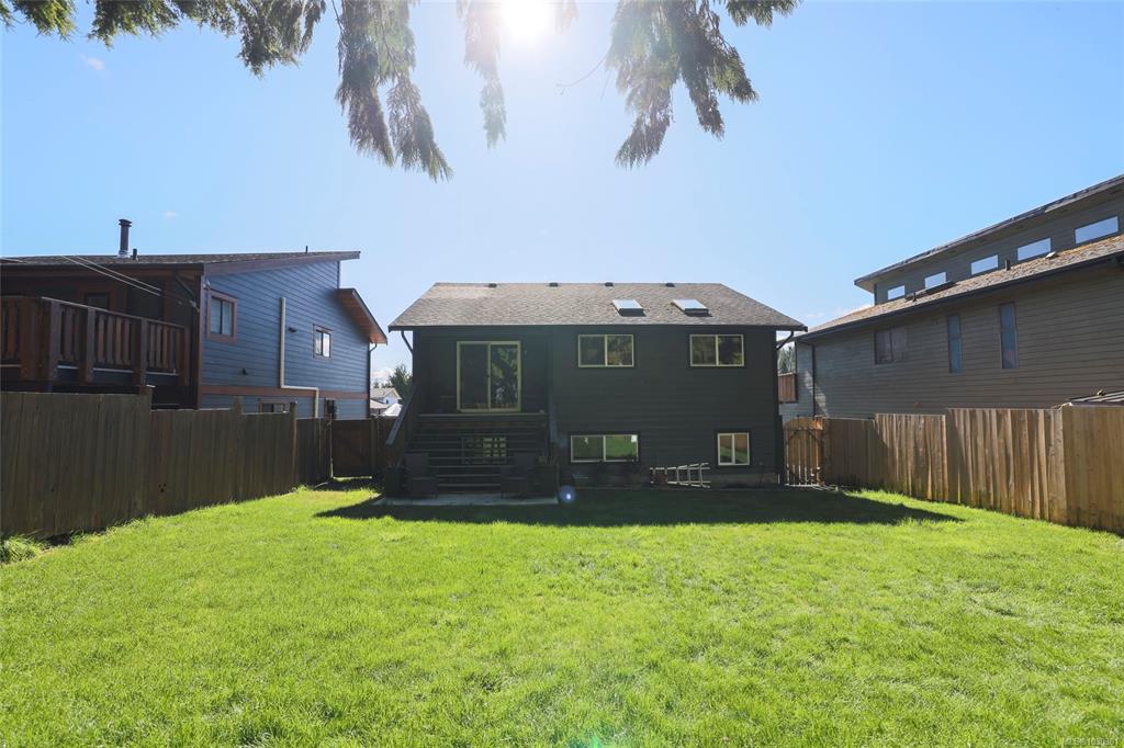 Third View of 9522 Scott St, Port Hardy, BC, V0N 2P0