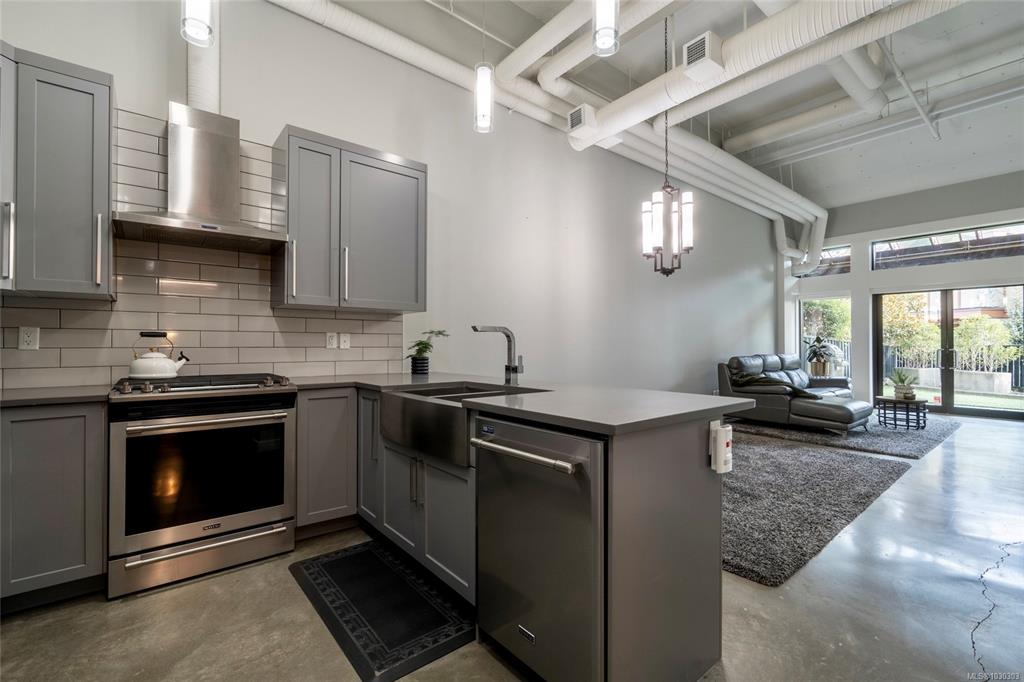 2049 Country Club Way, 1030303, BC,