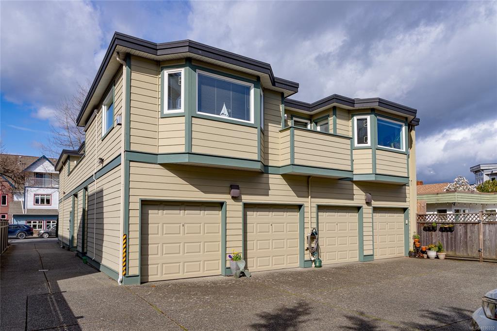 Third View of 9725 Fourth St, Sidney, BC, V8L 2Y8