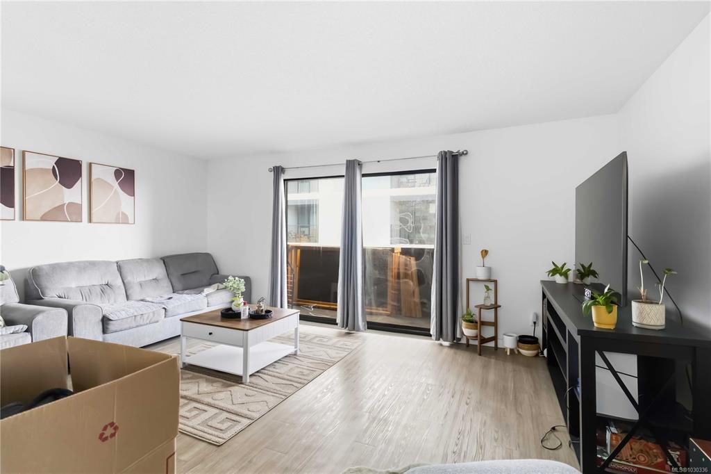 Third View of 755 Hillside Ave, Hillcrest Centre, Victoria, BC, V8T 5B3