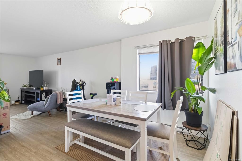 Fifth View of 755 Hillside Ave, Hillcrest Centre, Victoria, BC, V8T 5B3