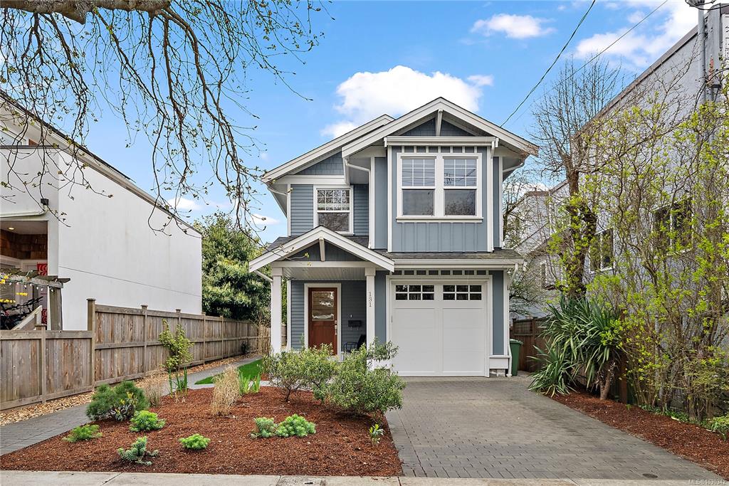 Second View of 131 Ladysmith St, Victoria, BC, V8V 1J3