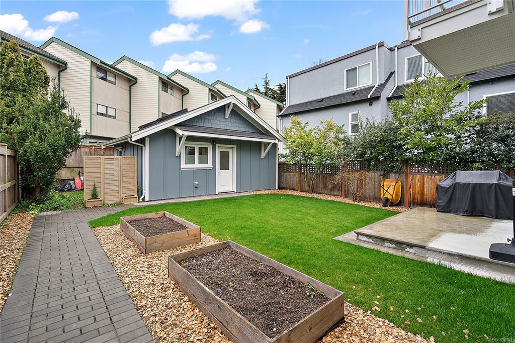 Fourth View of 131 Ladysmith St, Victoria, BC, V8V 1J3