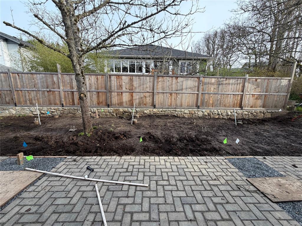 1048 Clarke Rd, 1030345, BC,