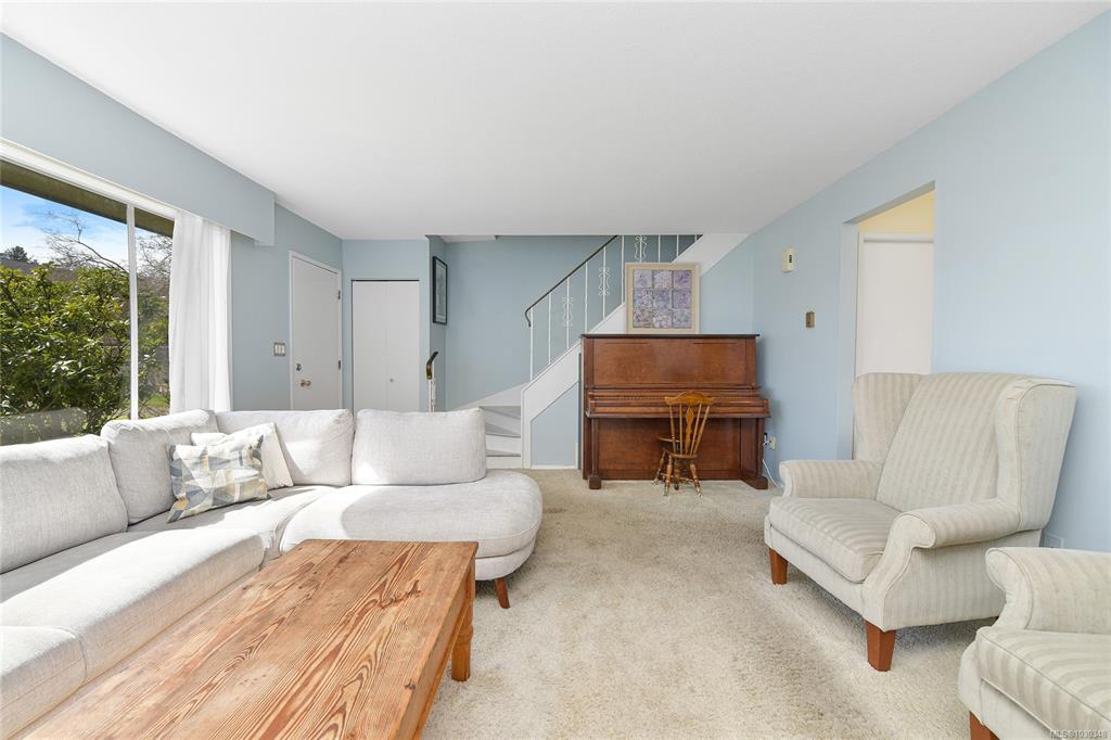 Third View of 1716 Ashdale Pl, Saanich, BC, V8N 1N9