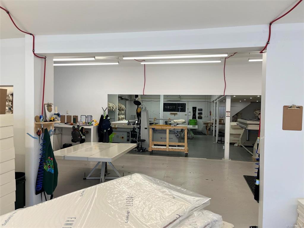 Fifth View of 2615 Turner St, Victoria, BC, V8T 4T8