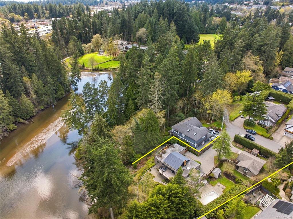Second View of 107 Parsons Rd, View Royal, BC, V9B 3J8