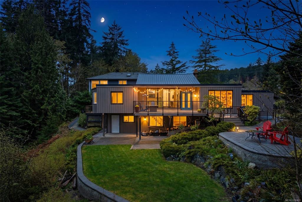 Third View of 107 Parsons Rd, View Royal, BC, V9B 3J8