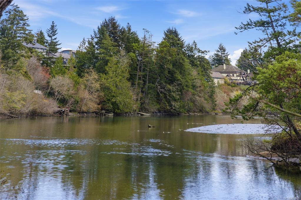 Fourth View of 107 Parsons Rd, View Royal, BC, V9B 3J8