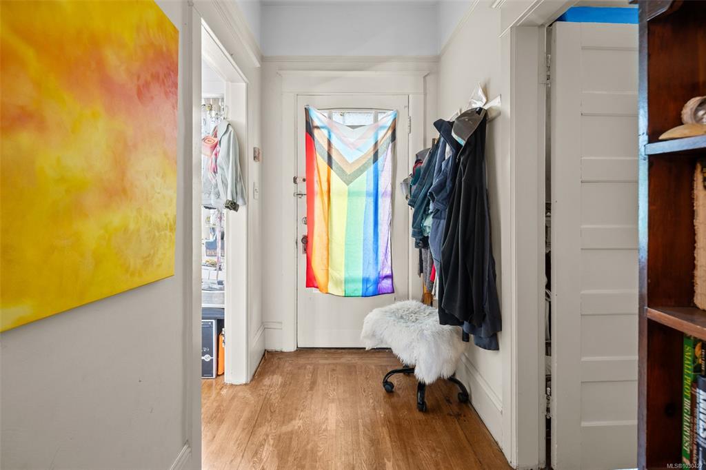 Fourth View of 2639 Prior St, Victoria, BC, V8T 3X7