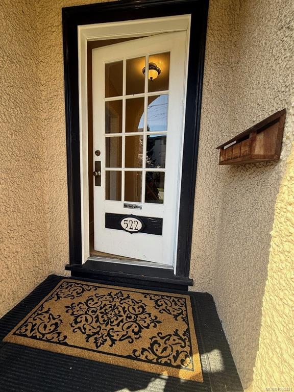 Fifth View of 522 Suit St, Victoria, BC, V8V 4C4
