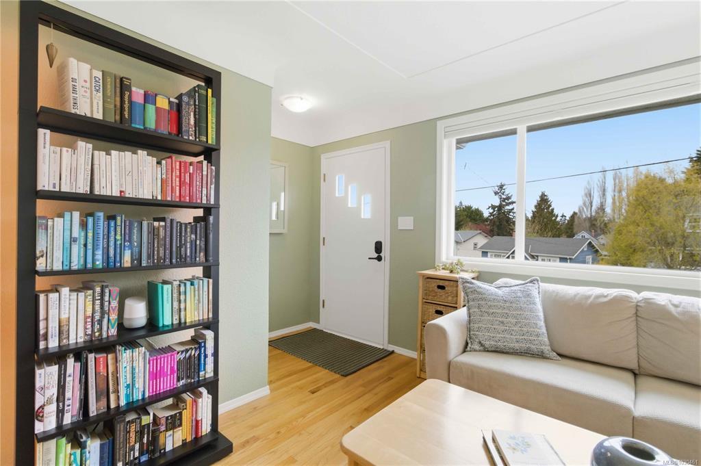 Fourth View of 971 973 Lovat Ave, Saanich, BC, V8X 1V4