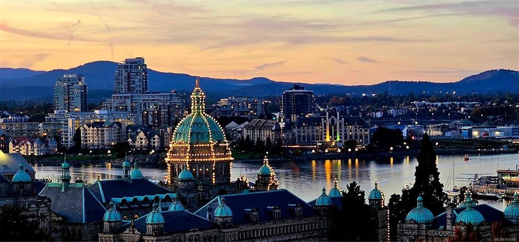 Third View of 647 Michigan St, Victoria, BC, V8V 1S9