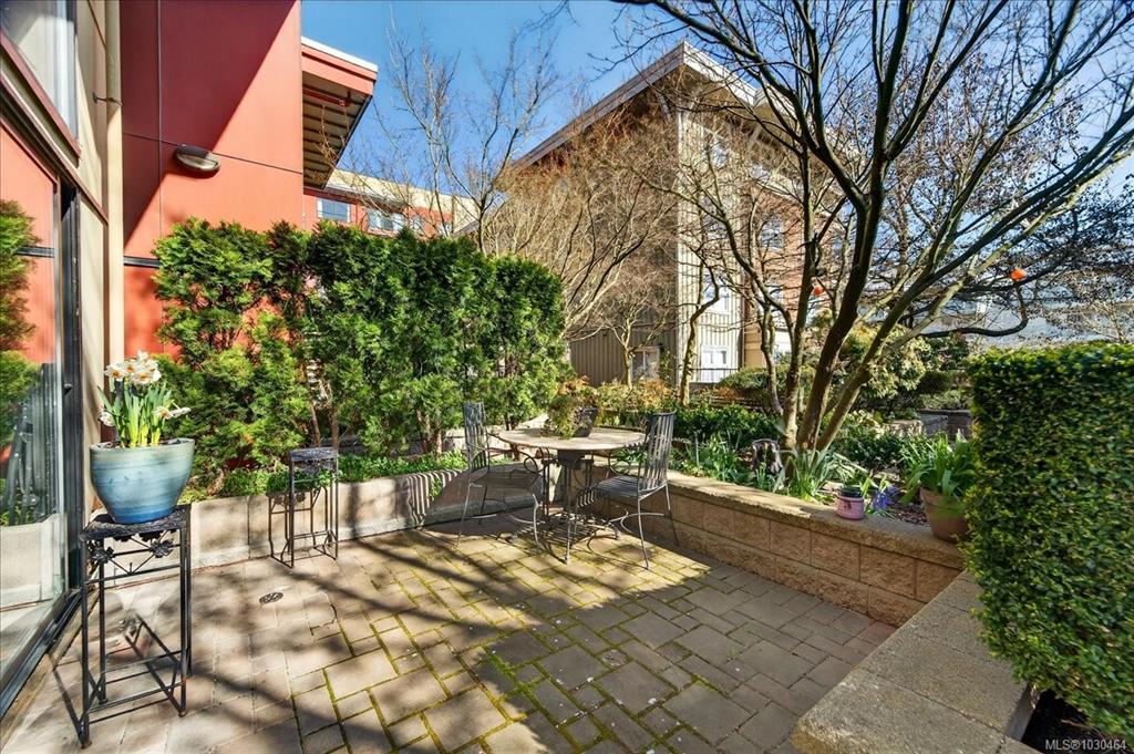 Third View of 880 Short St, Saanich, BC, V8X 2V5