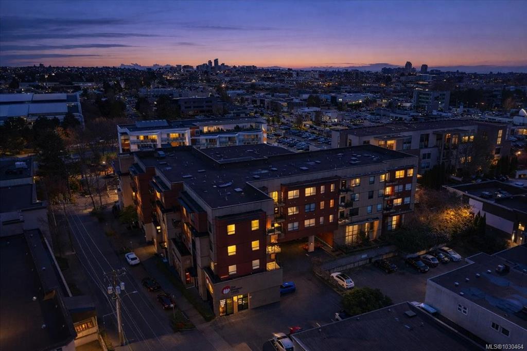 Fourth View of 880 Short St, Saanich, BC, V8X 2V5