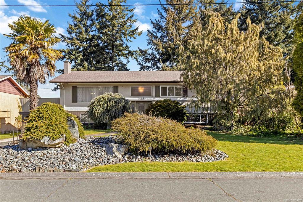 Third View of 4418 Chartwell Dr, Saanich, BC, V8N 2R3