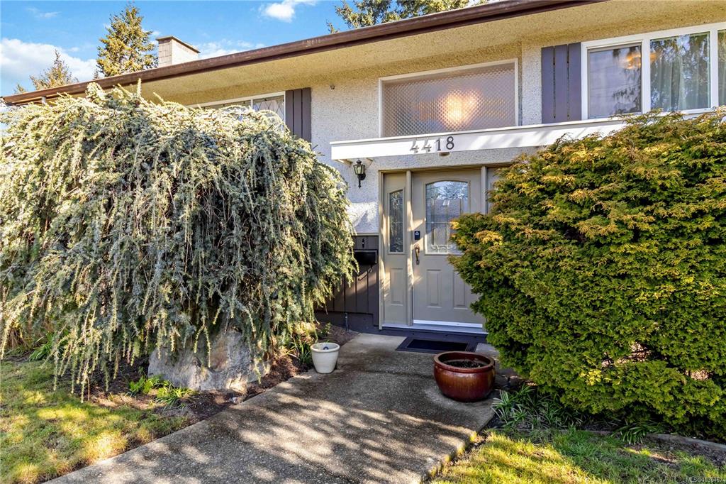 Fourth View of 4418 Chartwell Dr, Saanich, BC, V8N 2R3