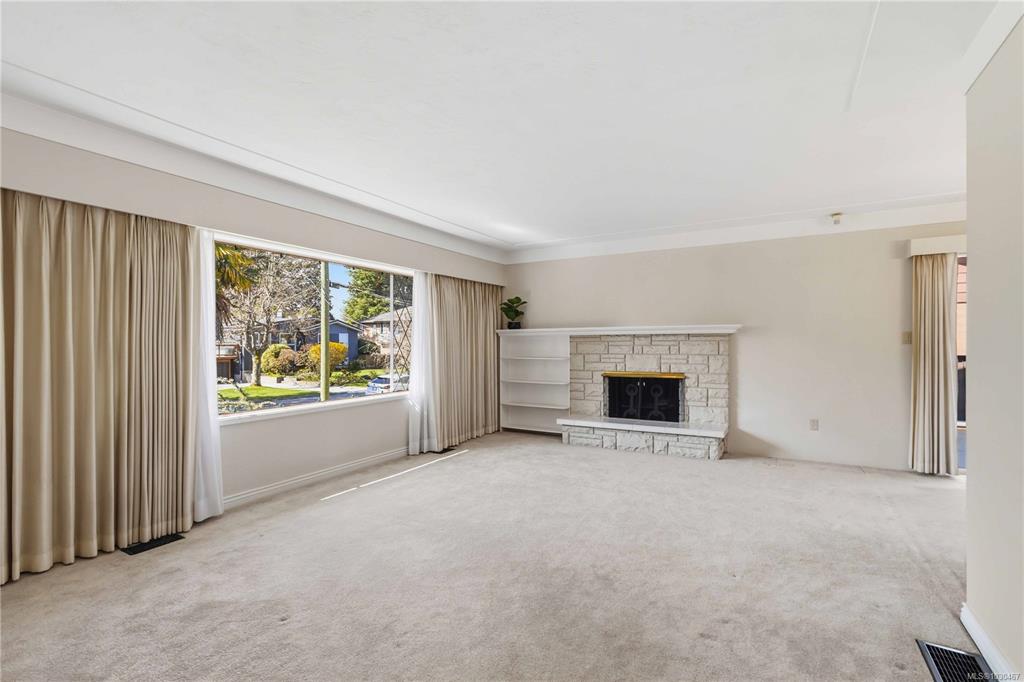 Fifth View of 4418 Chartwell Dr, Saanich, BC, V8N 2R3