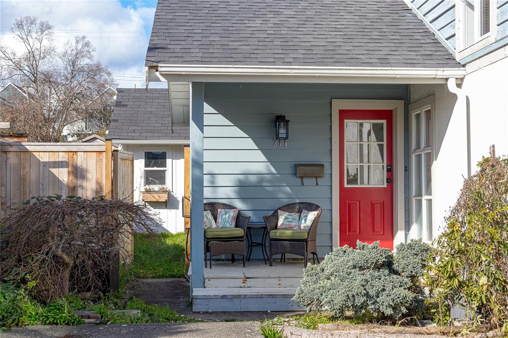 Third View of 211 Henry St, Victoria, BC, V9A 3H8